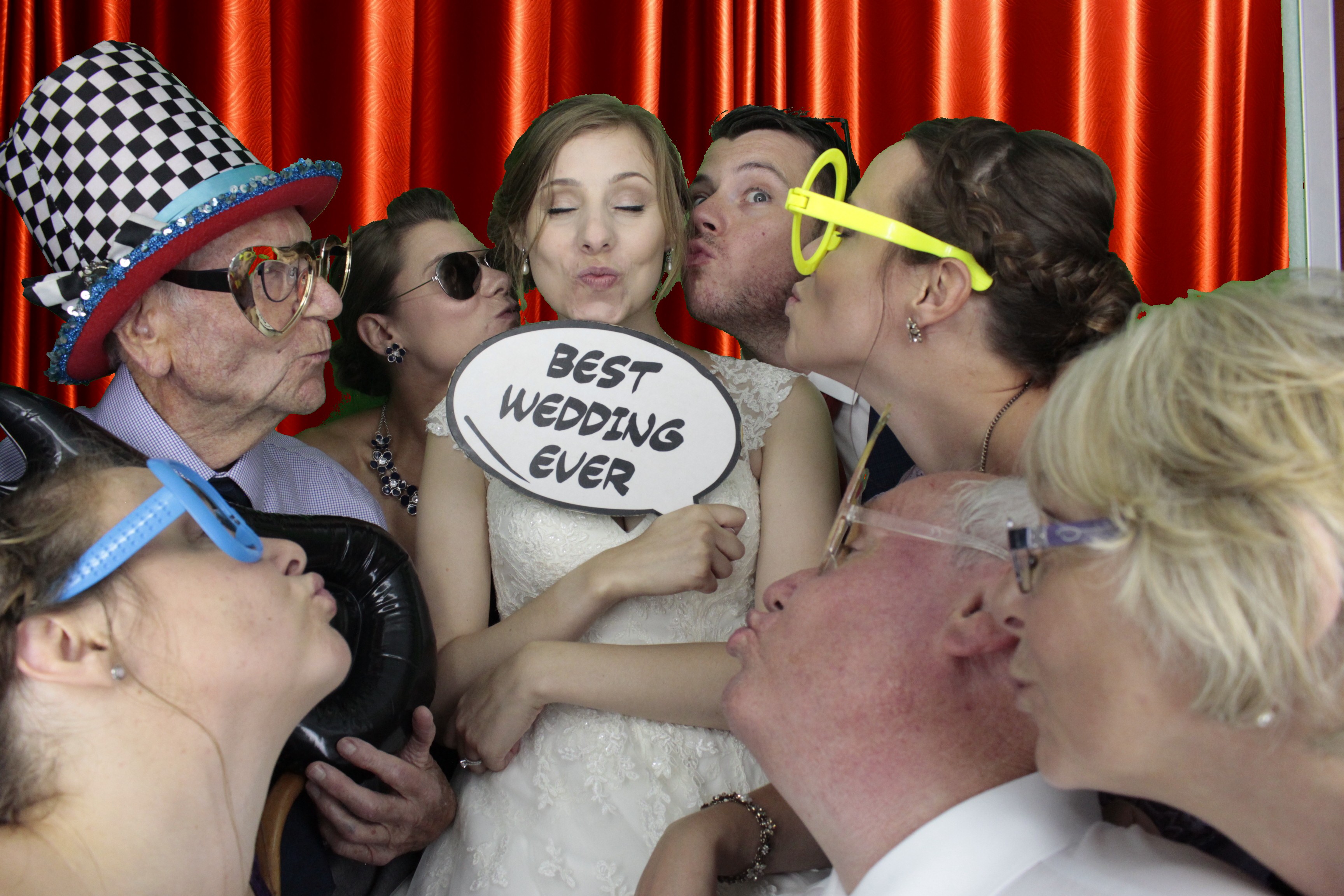Mr & Mrs Brooks | View more photos from the event at gallery.myphotoboothexperience.co.uk/u/MyPhotoBoothExperienceLtd/Mr-Mrs-Brooks